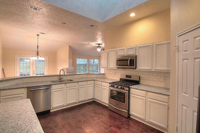 Building Photo - 543 Rivergrove Dr