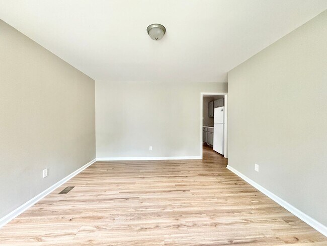 Foto del edificio - Renovated 3-bedroom convenient to I-40