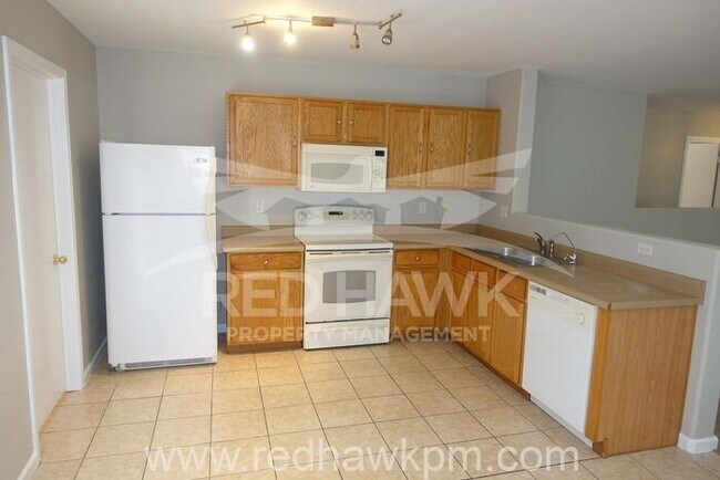 Foto del edificio - Freshly Painted Three Bedroom, Two Bathroo...