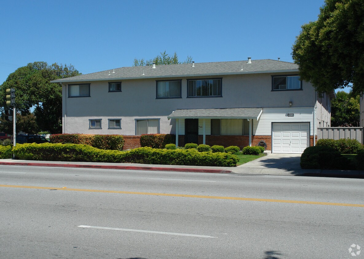Building Photo - 3395 Monroe St