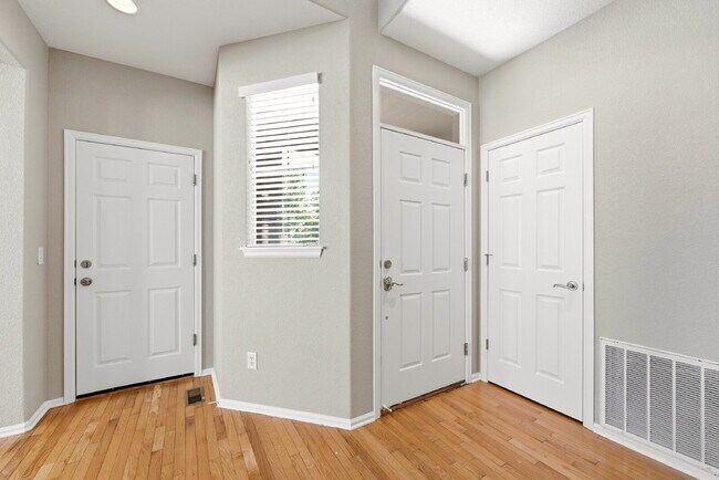 Foto del edificio - $3,340.95 with $300 off the first month's rent, 4 Beds - 4 Bath, Single Family Home in Trail Park...