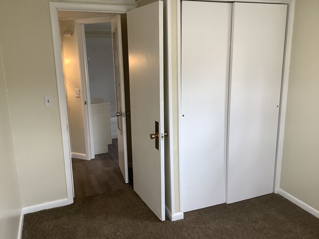 Bedroom 2 - 940 Oak Grove Ave