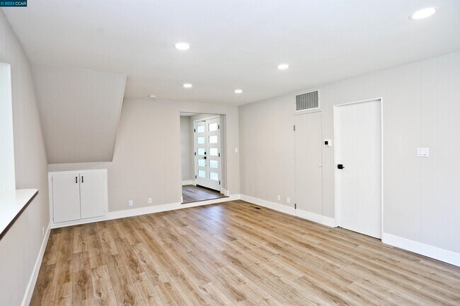 Building Photo - 3739 Campolindo Dr