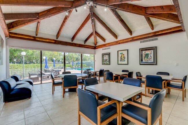 Foto del edificio - 20416 NE 34th Ct