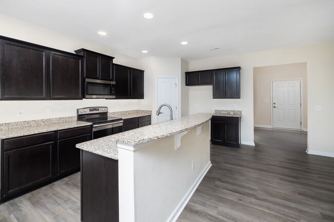 Foto del edificio - Move-In Ready Highland Creek Beauty! 4BR + Office + Den + Loft | Private Pond View & Top Communit...