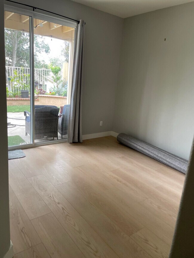 Building Photo - 10 Sugarbush