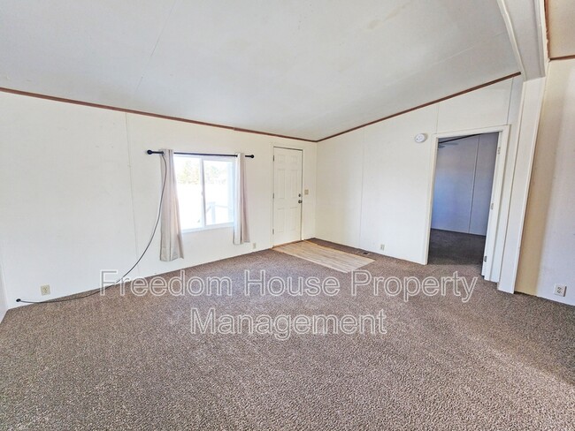 Building Photo - 1700 Keenan Way
