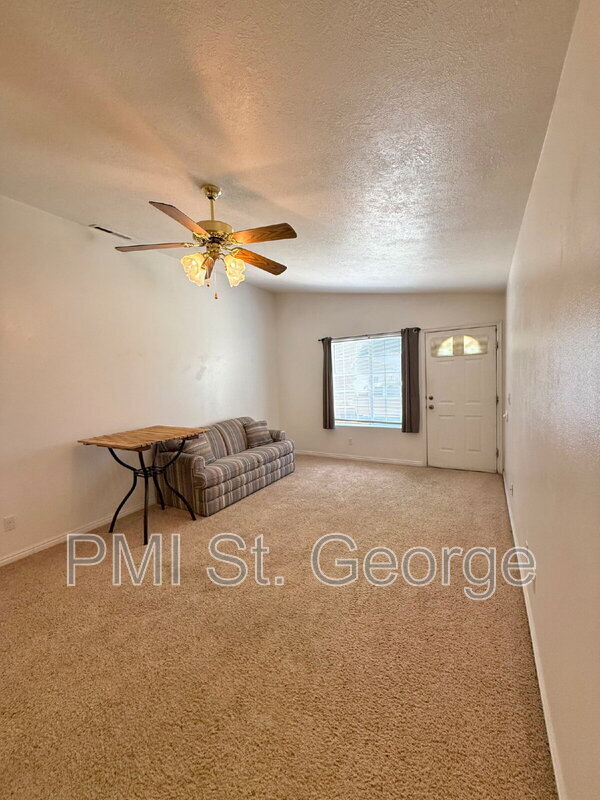 Building Photo - 2605 E 700 N