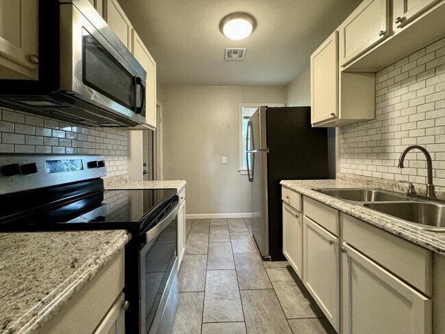 Building Photo - 543 N Mount Carmel