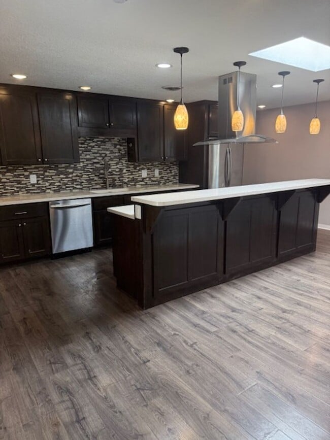 Building Photo - Beautiful 3 bedroom 2 bath 2 car garage ho...