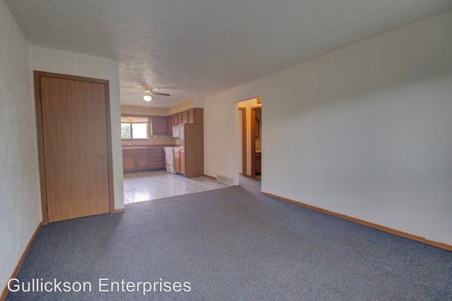 Building Photo - 748 W 61st St