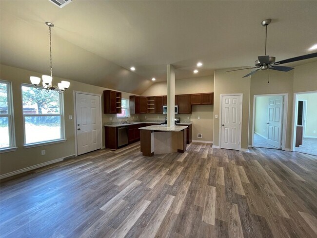 Foto del edificio - 721 Hillburn Dr