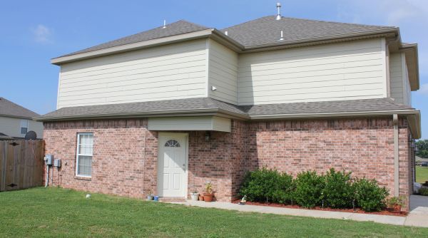 Foto del edificio - 824 Oakwood Ct