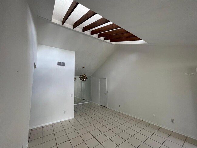 Foto del edificio - 4806 Lake Ridge Rd