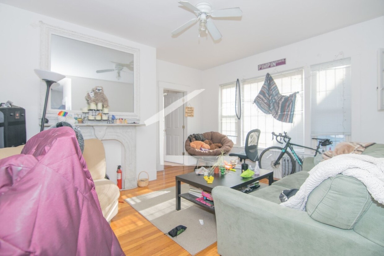 Primary Photo - PACKARDS CORNER 4 BED for BU $1200 PER PERSON UTILITIES INCLUDED