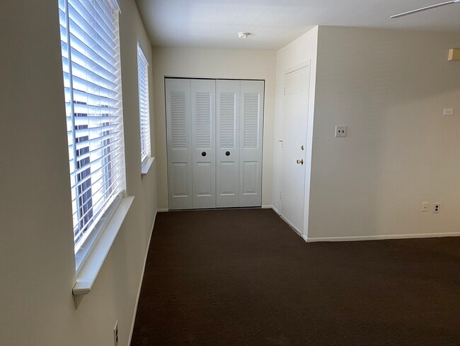 living room - 1022 Gum Pl