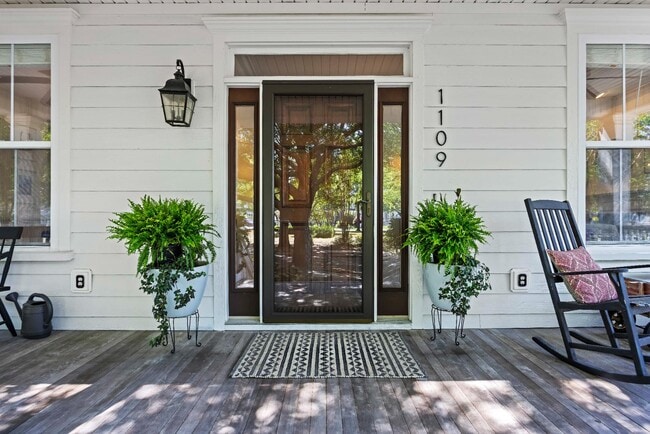 Foto del edificio - 1109 Sabrina Cir