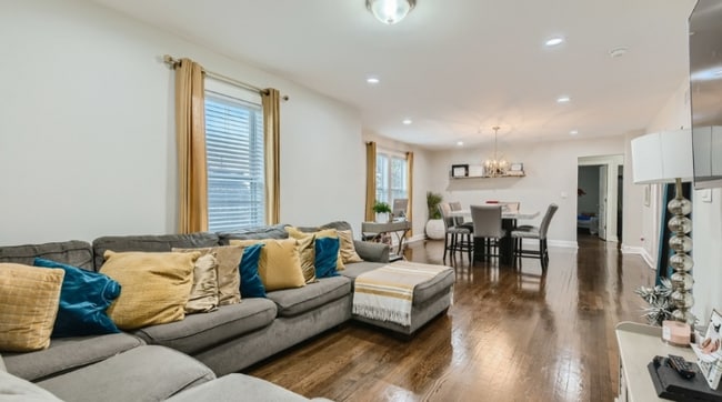 Building Photo - 125 S 6th Ave