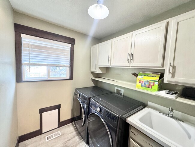 Building Photo - 2101 W 325 S