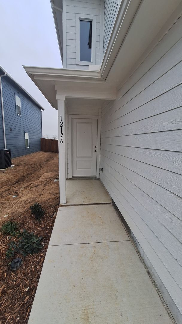 Building Photo - NEWLY BUILT 3 bedroom 2.5 Bath *1.5 MONTHS...
