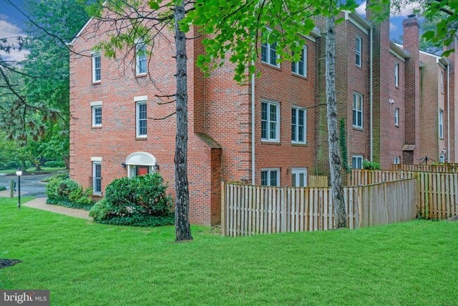 Building Photo - 14 S Manchester St