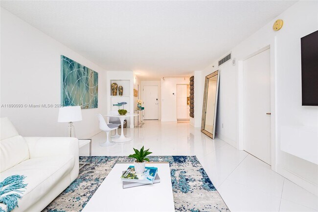 Foto del edificio - 6917 Collins Ave