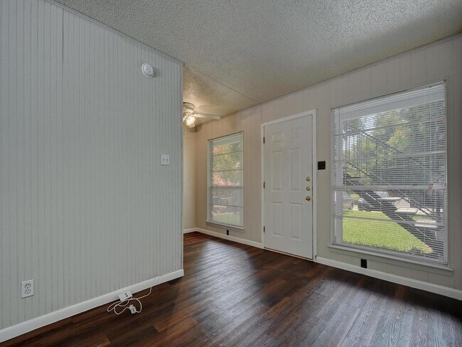 Foto del edificio - 4712 Depew Ave