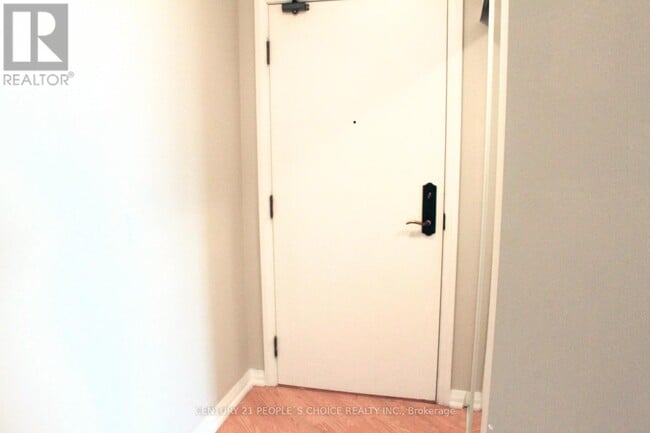 Photo du bâtiment - 220 Forum Dr