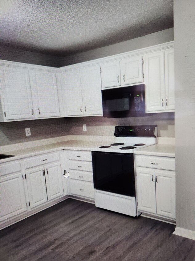 Foto principal - 2 Bedroom 1.5 Bath Available April 23, 2021