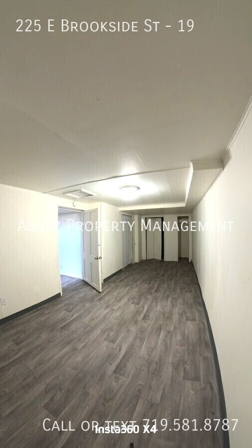 Building Photo - 225 E Brookside St