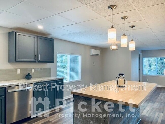 Building Photo - 290 Tahuyeh Pl W