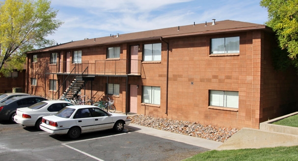 Primary Photo - Raintree Apartments, Student Housing