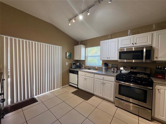 Building Photo - 17744 Esprit Dr