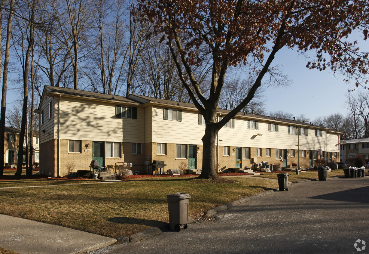 Building Photo - Willow Pond Condos