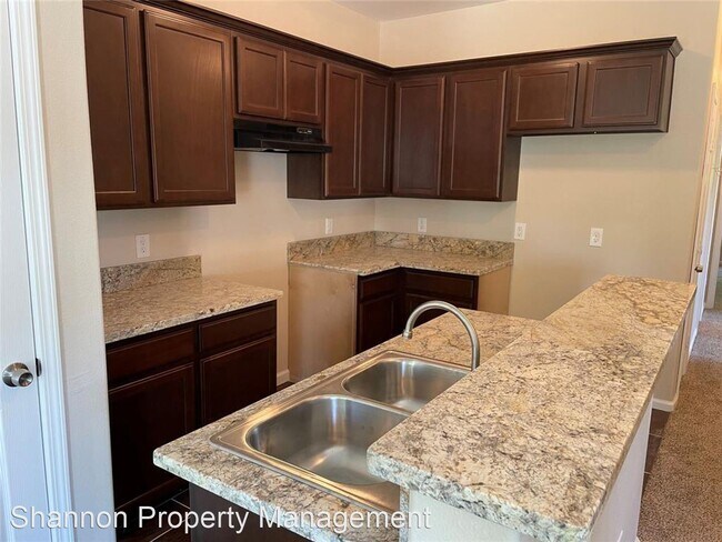 3 br, 2 bath House - 4826 Higgins St Unit A - 4