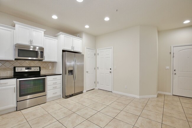 Foto del edificio - Beautiful 3/2.5 Spacious Townhome with 1 Car Garage in the Gated Community of Jackson Park - Orla...