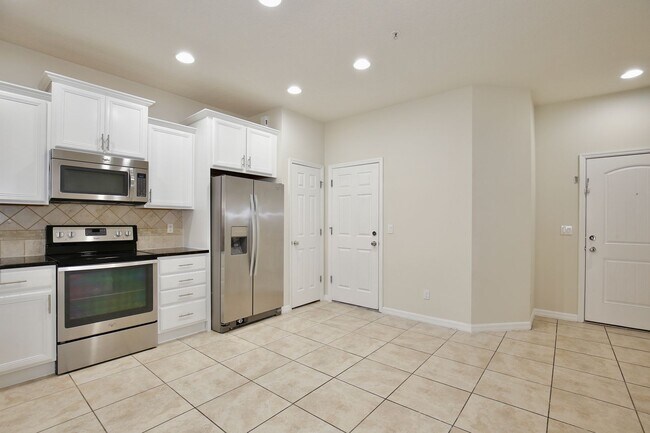 Building Photo - Beautiful 3/2.5 Spacious Townhome with 1 Car Garage in the Gated Community of Jackson Park - Orla...