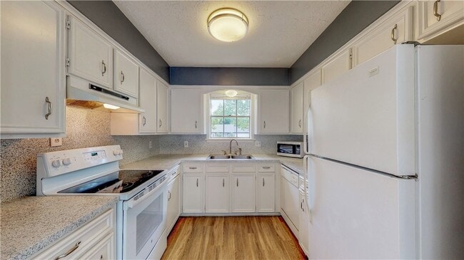 Building Photo - 1000 Holleman Dr