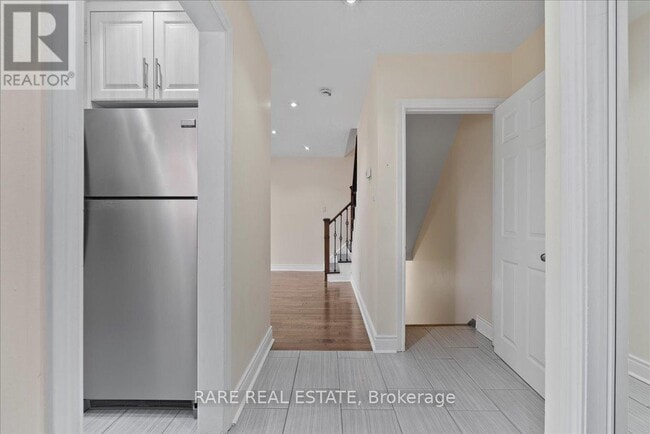 Building Photo - 148 Town House Crescent