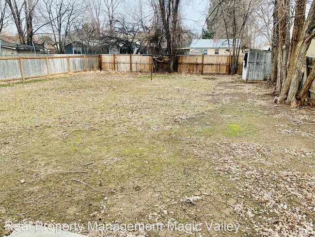 Building Photo - 2 br, 1 bath House - 740 Blue Lakes Blvd
