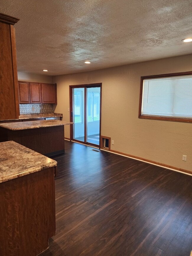 Building Photo - 3 bedroom 1 bath