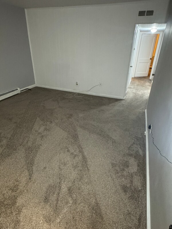 Foto del edificio - 240 E Avon Rd