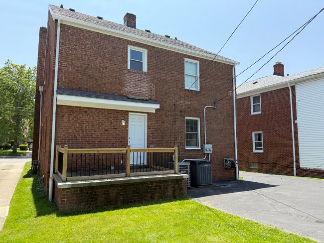 Foto del edificio - 13537 Cedar Rd