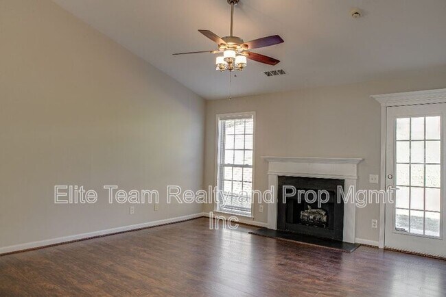 Foto del edificio - 2132 Mallard Woods Pl