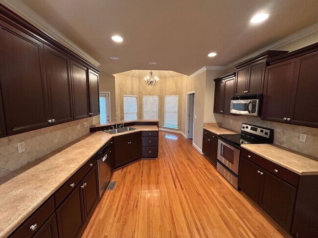 Building Photo - 104 Lakeland Ridge