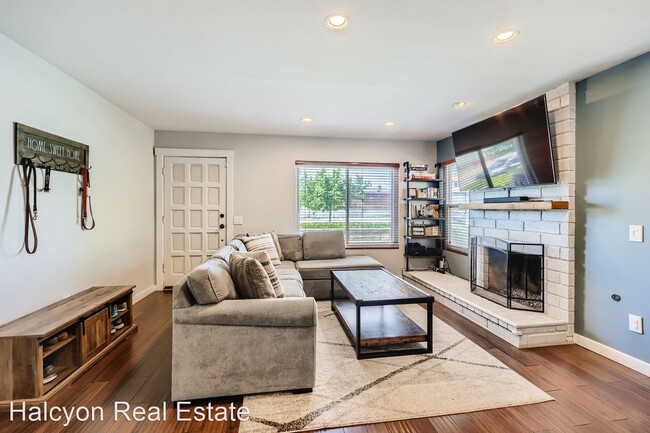 Building Photo - 2 br, 1.5 bath House - 9220 Mast Blvd., #23