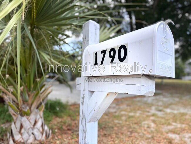 Building Photo - 1790 Marshall Dr