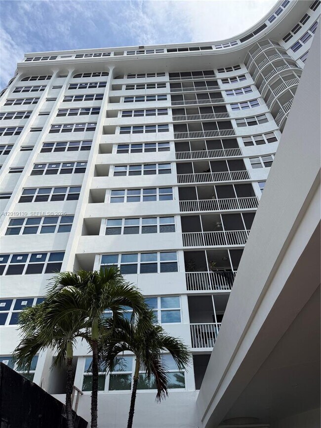 Building Photo - 100 Golden Isles Dr