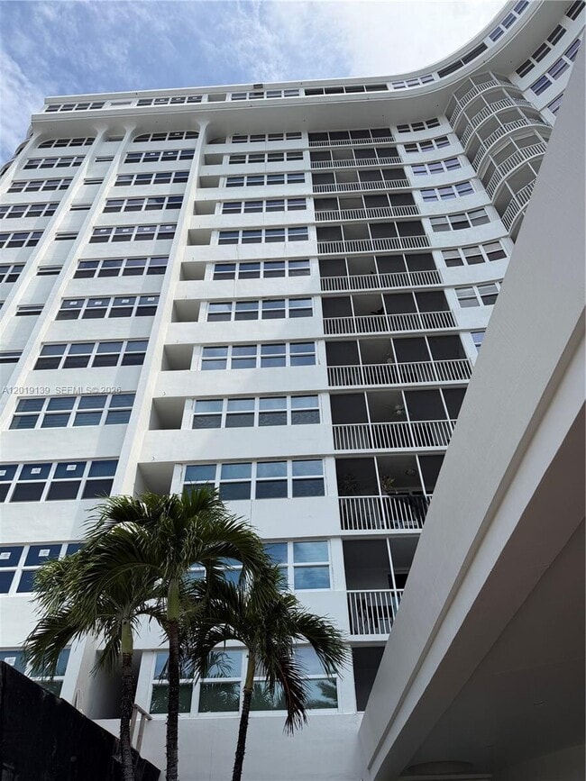 Building Photo - 100 Golden Isles Dr