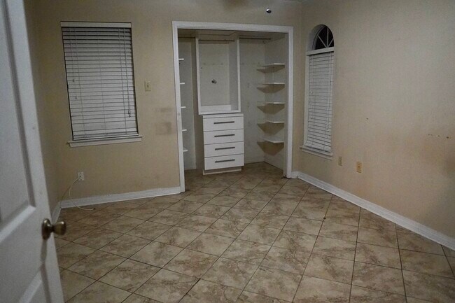 Building Photo - 224 Ocean Dr